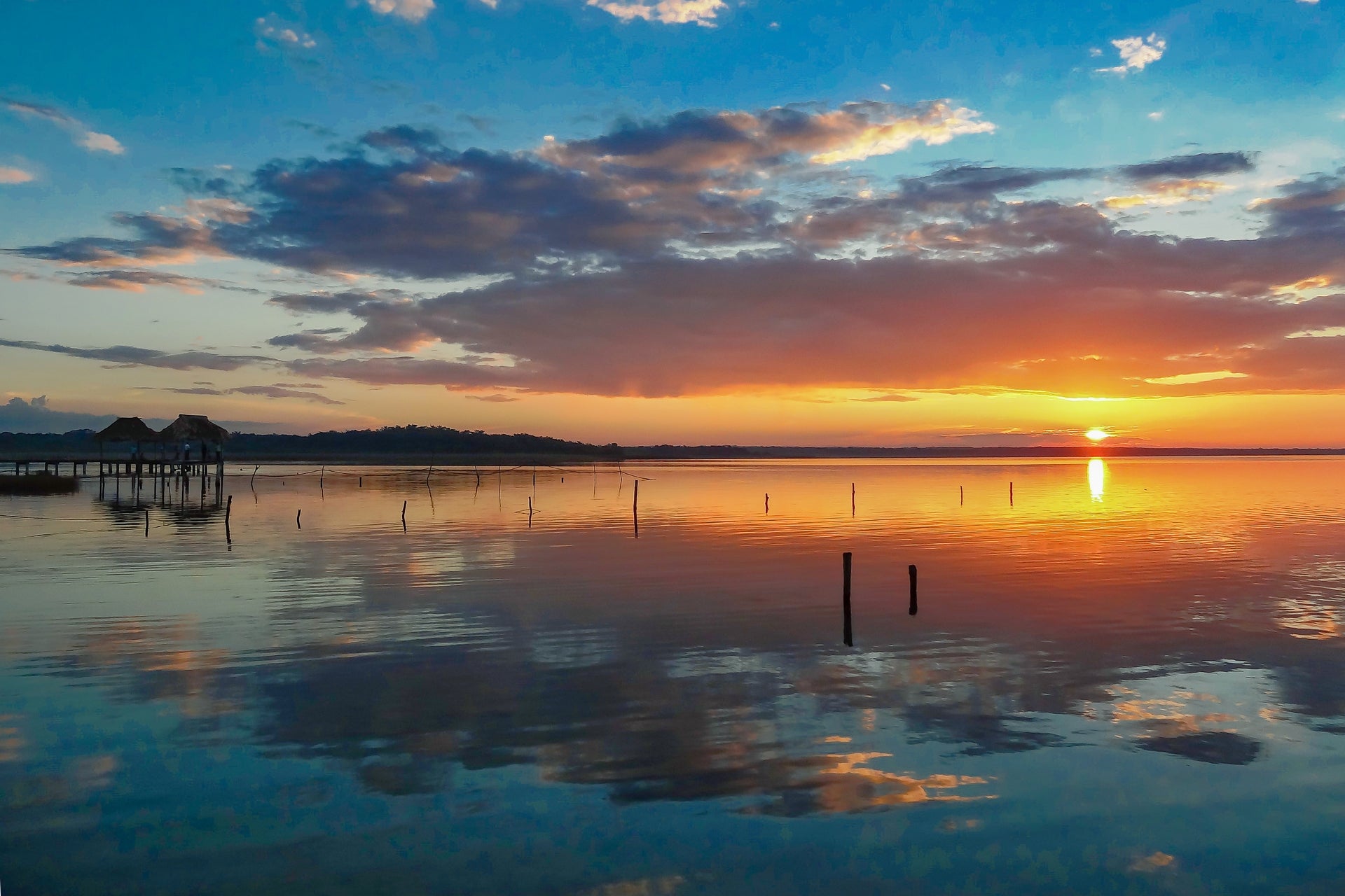 Mirror on the Lake - Horizontal Wall Art - Roberto Destarac Photography